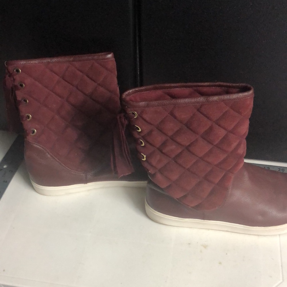 Size 12 Burgundy Isaac Mizrahi Live cloth boots - Picture 3 of 6
